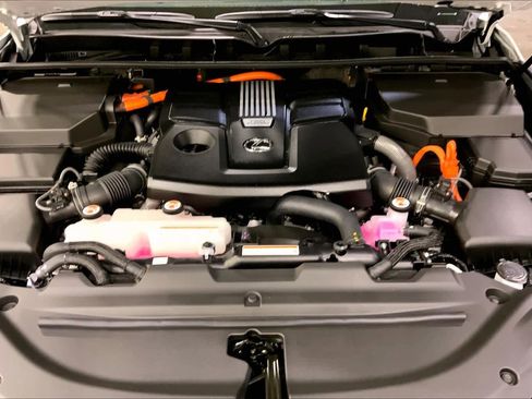 New 2026 Lexus LX 700h Luxury image 16