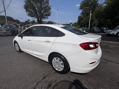Certified 2017 Chevrolet Cruze LS FWD image 5