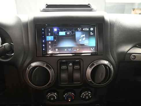 Used 2016 Jeep Wrangler Sport w/ Quick Order Package 24S AWD/4WD image 10