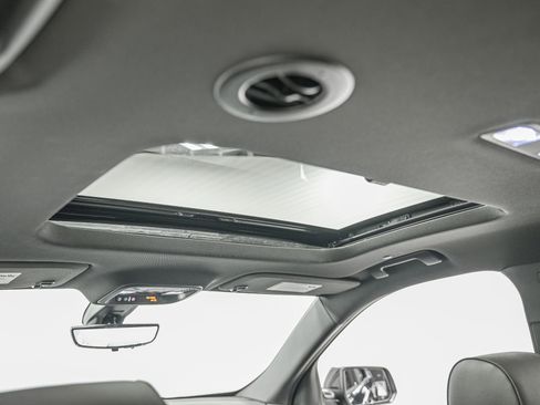 Used 2023 Chevrolet Traverse RS image 26