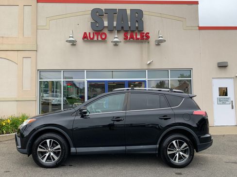 Used 2018 Toyota RAV4 XLE AWD/4WD image 4