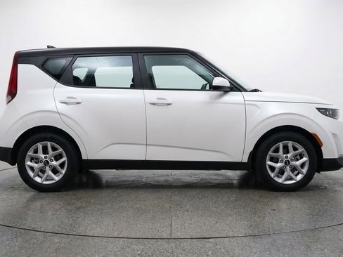 Used 2025 Kia Soul LX w/ LX Technology Package FWD image 11