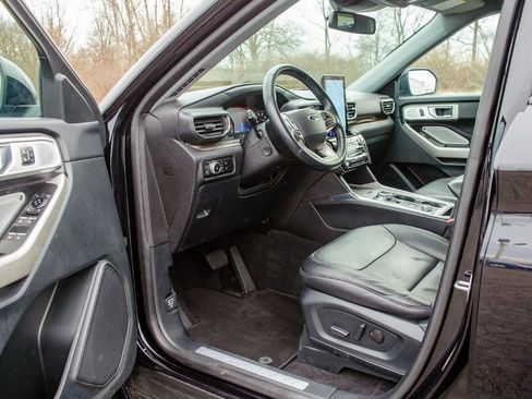 Used 2023 Ford Explorer Limited image 32