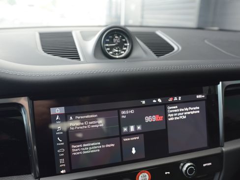 Certified 2026 Porsche Macan Turbo AWD/4WD image 22