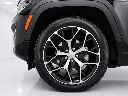 Used 2023 Jeep Grand Cherokee Summit AWD/4WD image 5