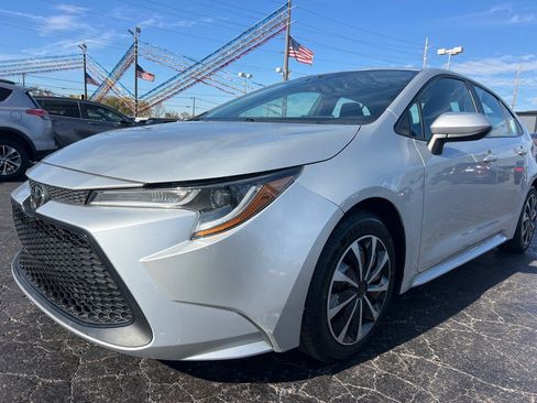 Used 2020 Toyota Corolla LE image 3