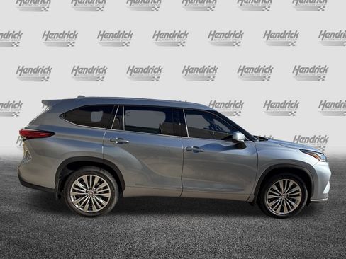 Used 2022 Toyota Highlander Platinum image 10