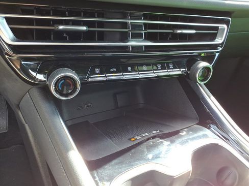 Used 2025 Chevrolet Traverse LT image 15