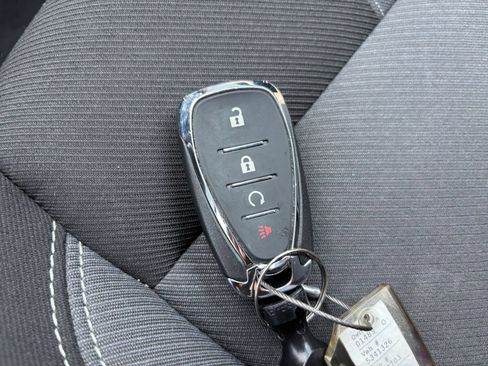 Used 2025 Chevrolet Blazer LT FWD image 18