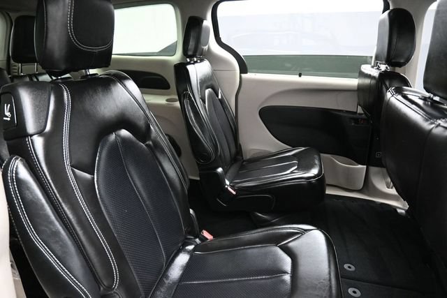 Used 2023 Chrysler Pacifica Touring-L FWD image 29