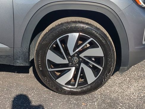 Used 2025 Volkswagen Atlas SE image 11