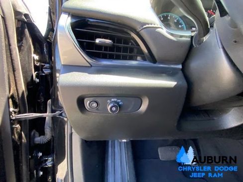 Used 2023 Chevrolet Traverse LT FWD image 39