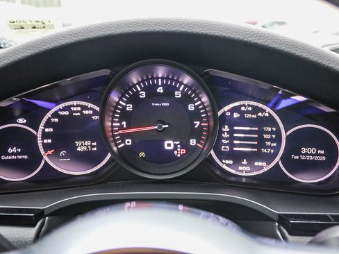 Used 2022 Porsche Cayenne image 24