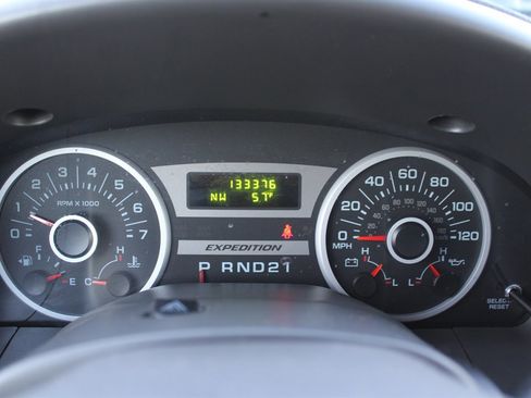 Used 2005 Ford Expedition XLT image 25