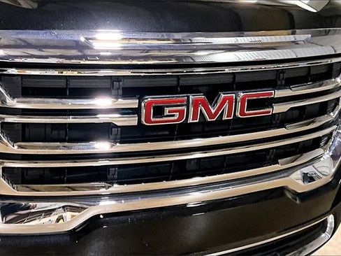 Certified 2023 GMC Acadia SLE w/ Driver Convenience Package image 10