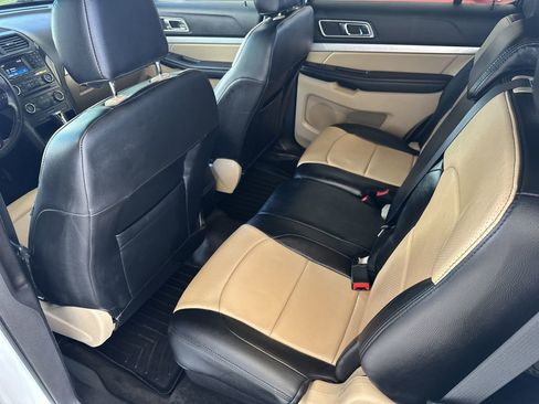 Used 2016 Ford Explorer XLT image 28