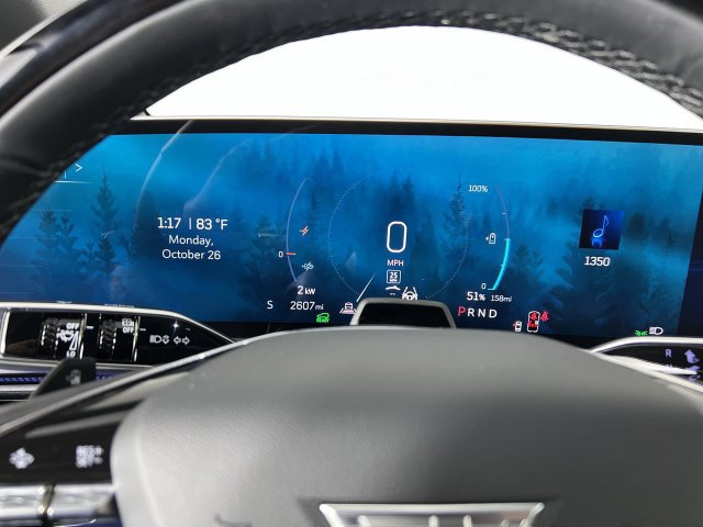Used 2027 Cadillac Optiq Luxury RWD image 11