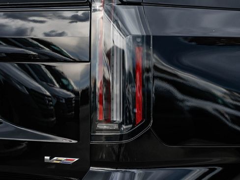 Used 2025 Cadillac Escalade V image 8