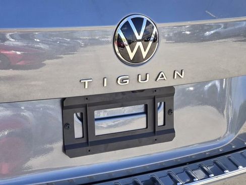 Certified 2023 Volkswagen Tiguan SE FWD image 9