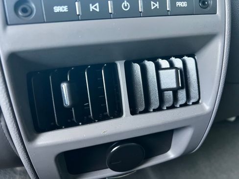 Used 2011 Cadillac SRX Premium AWD/4WD image 41