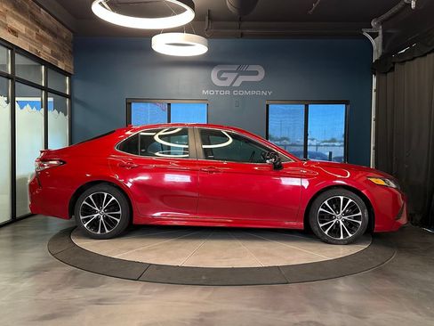 Used 2020 Toyota Camry SE w/ Audio Package AWD/4WD image 2