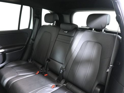 Used 2023 Mercedes-Benz GLB 250 4MATIC image 4