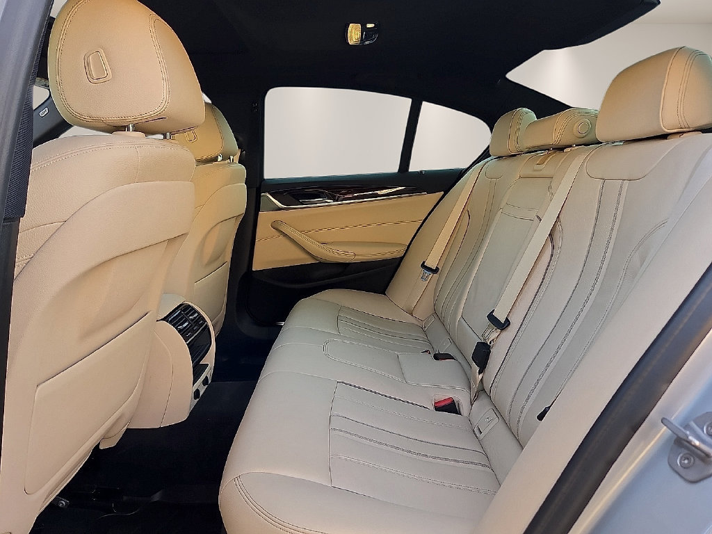 Used 2018 BMW 530e RWD image 11