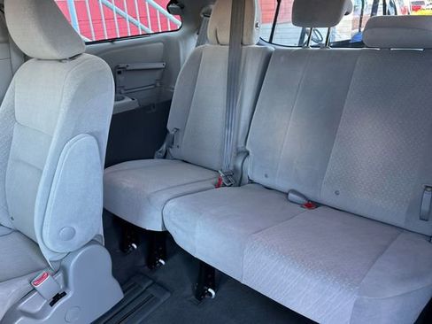 Used 2020 Toyota Sienna LE w/ Carpet Mat Package image 17
