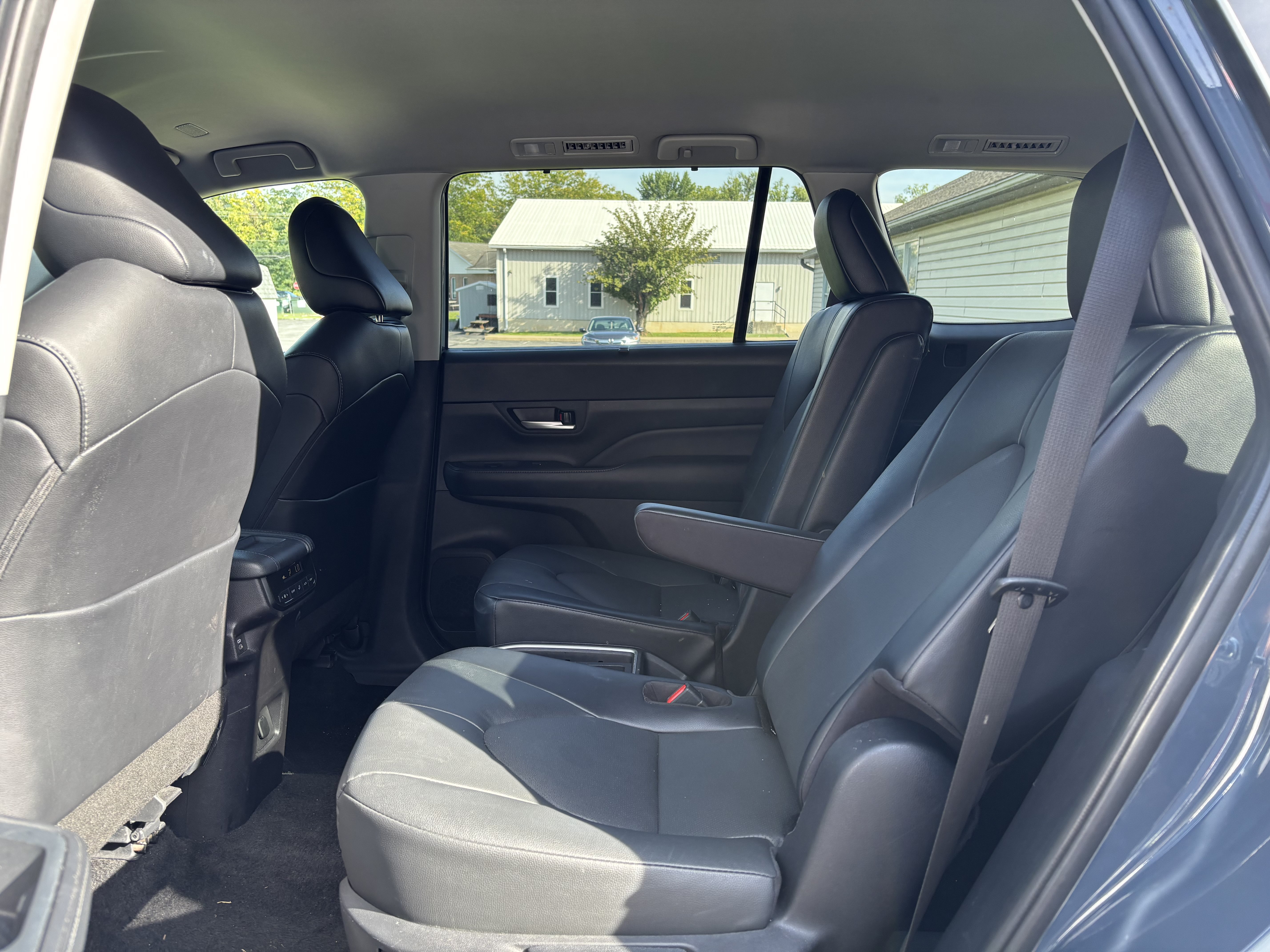 Used 2025 Toyota Grand Highlander AWD image 14