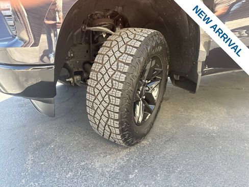 Used 2024 Chevrolet Silverado 1500 Custom Trail Boss AWD/4WD image 27