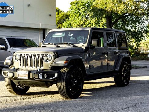 Used 2023 Jeep Wrangler Unlimited Sahara image 9