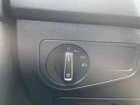 Used 2022 Volkswagen Tiguan SE AWD/4WD image 19