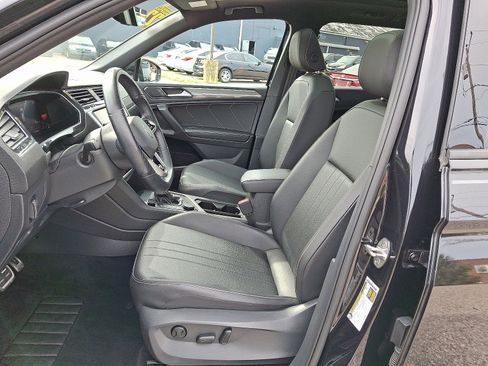 Used 2022 Volkswagen Tiguan SE R-Line image 13