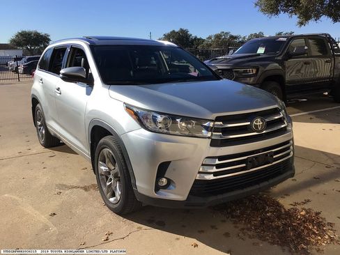 Used 2019 Toyota Highlander Limited Platinum image 6