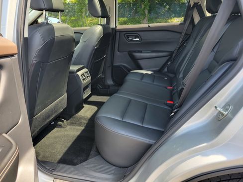 Used 2023 Nissan Rogue SL w/ SL Premium Package FWD image 32