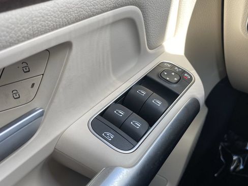 Certified 2023 Mercedes-Benz GLA 250 4MATIC w/ Premium Package image 9