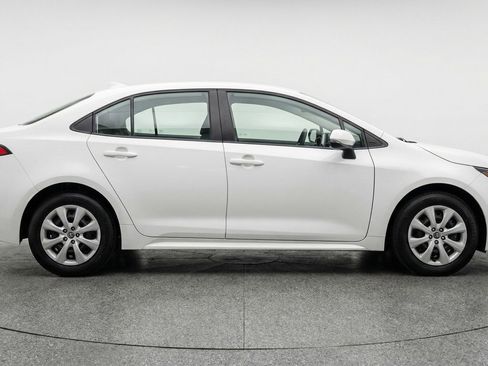 Used 2025 Toyota Corolla LE image 11