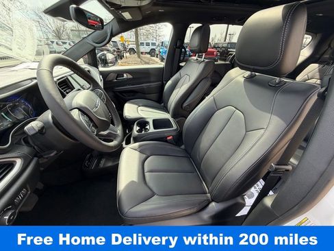New 2026 Chrysler Pacifica Select image 15