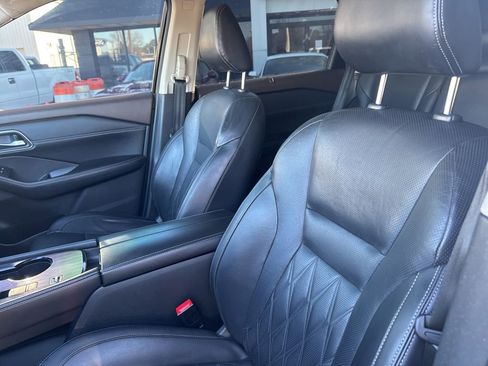 Used 2021 Nissan Rogue Platinum image 17