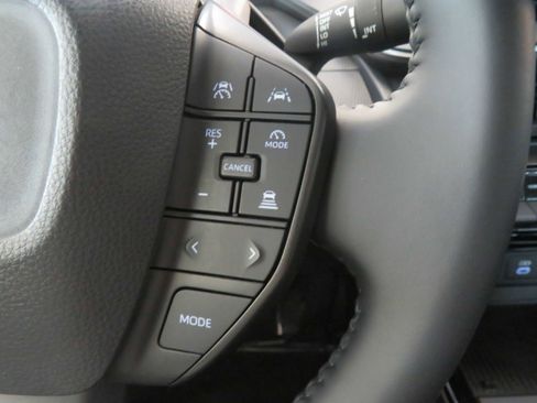 Used 2025 Toyota Prius LE image 39