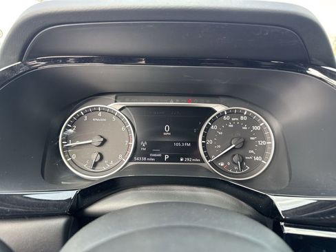 Used 2022 Nissan Pathfinder SV image 15