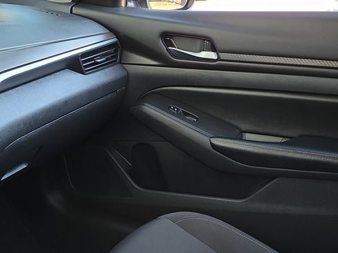 Used 2024 Nissan Altima 2.5 SV image 22