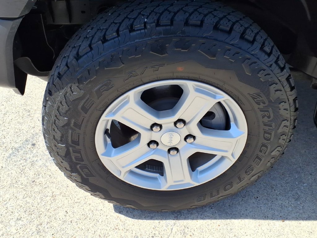 Used 2018 Jeep Wrangler Sport AWD/4WD image 9