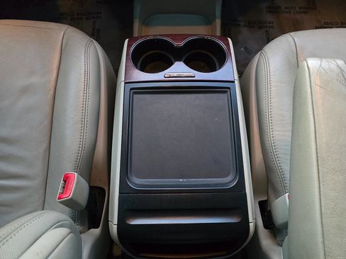 Used 2013 Toyota Sienna XLE image 37