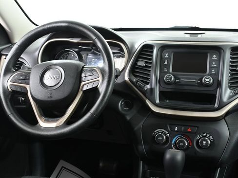 Used 2015 Jeep Cherokee Sport image 8