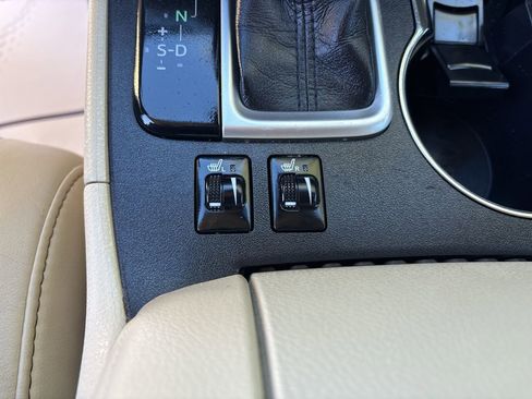 Used 2018 Toyota Highlander SE image 22