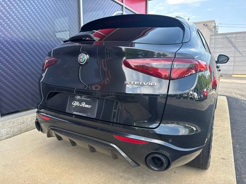 Used 2023 Alfa Romeo Stelvio Veloce AWD/4WD image 7