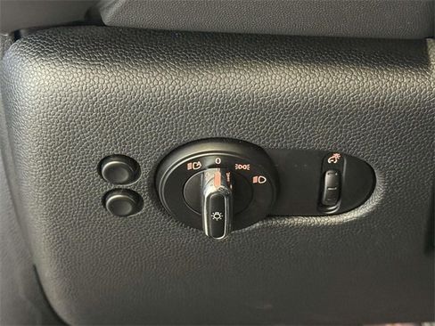 Used 2018 MINI Cooper 4-Door Hardtop image 26