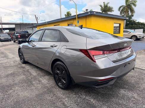 Used 2022 Hyundai Elantra SEL FWD image 13