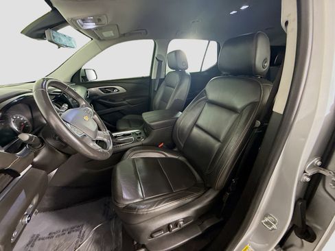 Used 2020 Chevrolet Traverse LT w/ LT Premium Package image 22